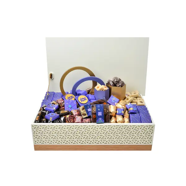 4500g, White wooden box, Ramadan Chocolate Arrangement