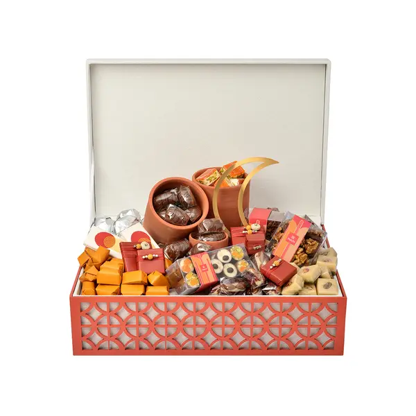 3000g Rectangular Red Wood Woven Box With Arabesque Patterns, Ramadan Arrangement