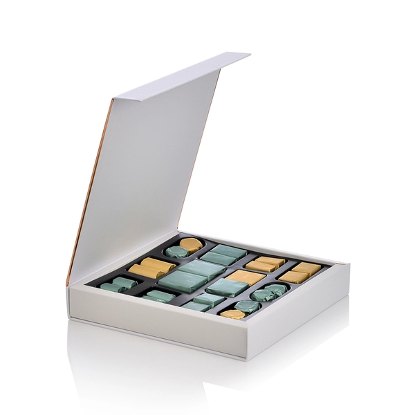 Box Of 28 Pieces Golden Snow Christmas Chocolate Gift