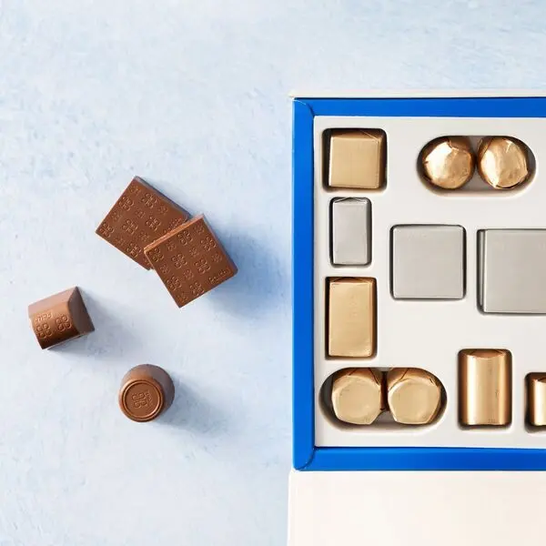 Floral Box of 17 Pieces of Chocolates, Spring Collection