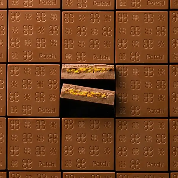 Wooden Chees Tray set with 85g of chocolate, Liv Collection